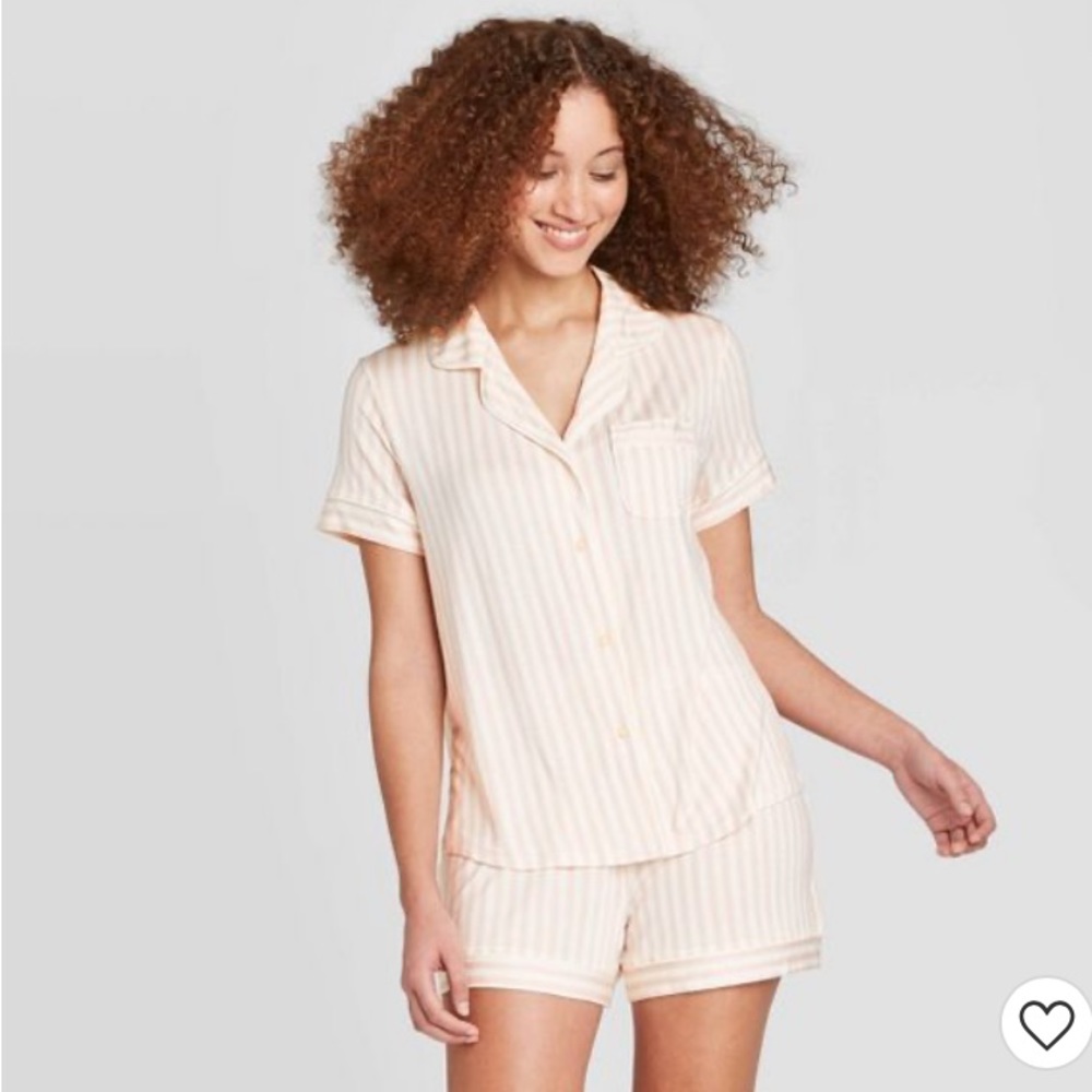 Short Sleeve Collar and Short Pajama Set Size L